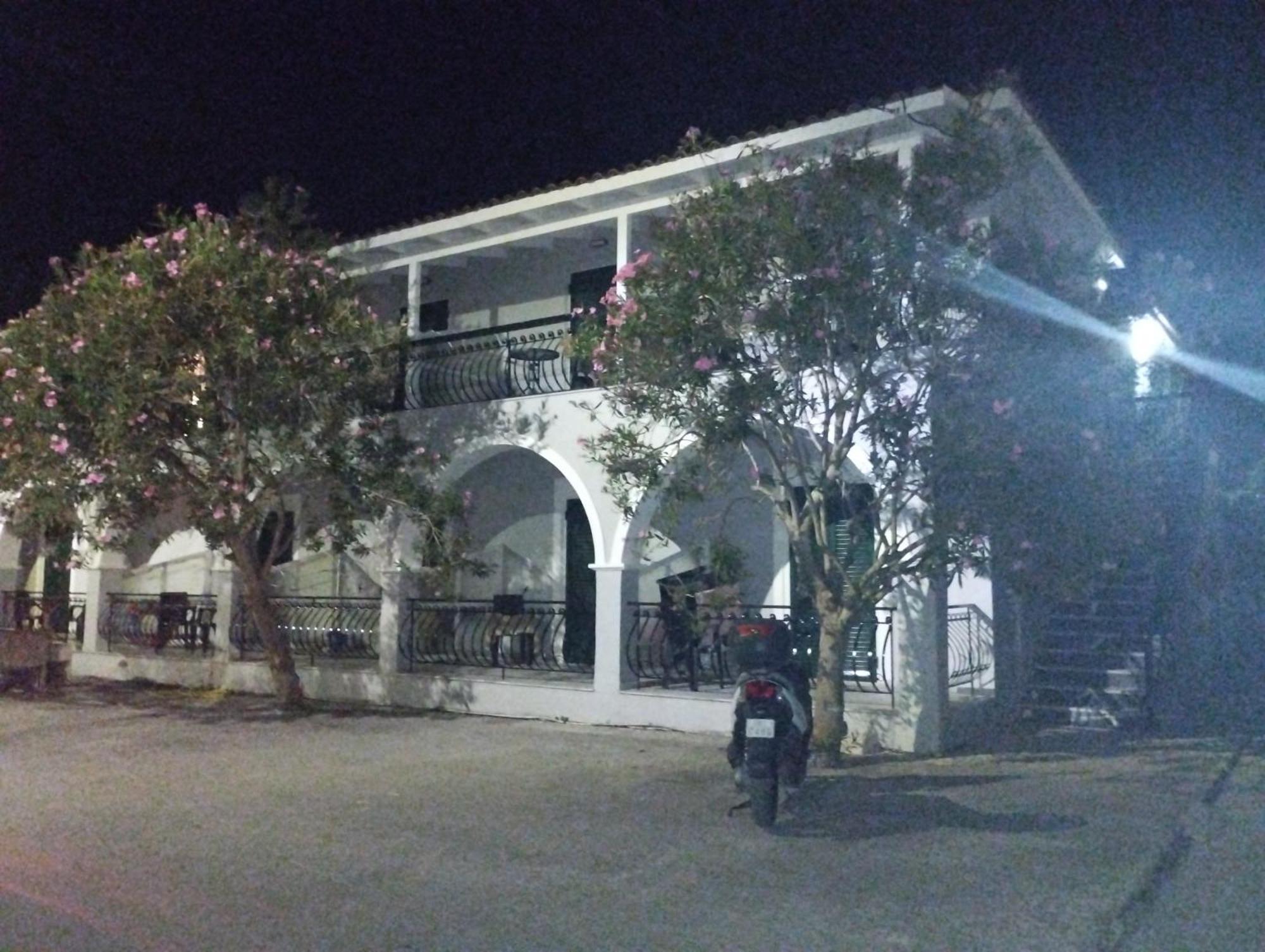 Panos Apartments لاغاناس المظهر الخارجي الصورة